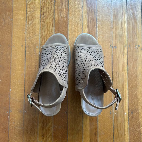 Universal Thread Milliana Heeled Sling Back Cut Out - Picture 4 of 6